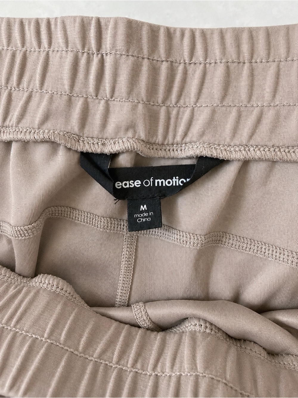 Ease of Motion Cropped Wide-Leg Lounge Pants – NWT – Women’s Medium – Taupe - Picture 3 of 4